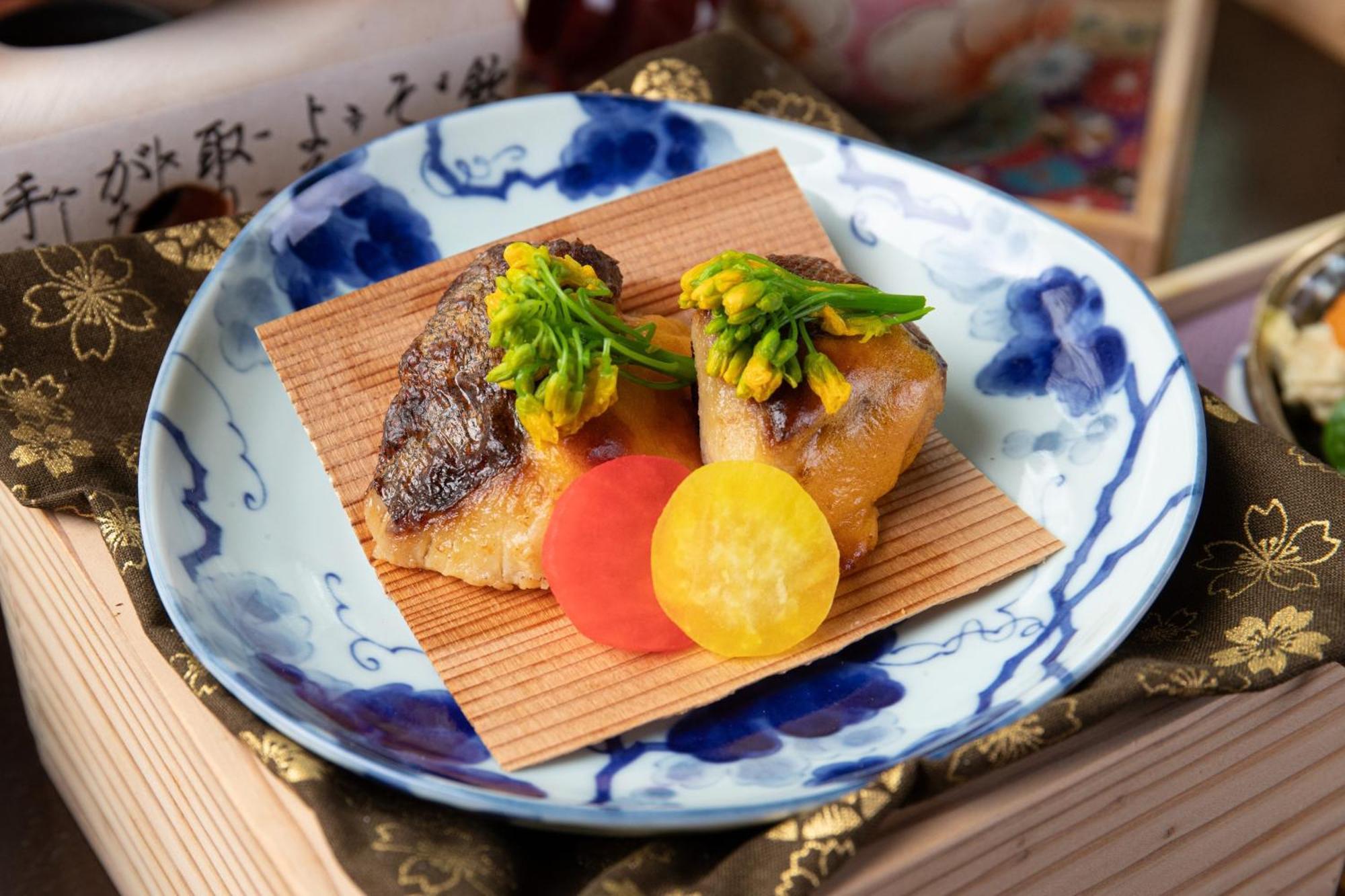 Yufuin Besso Shikisai Hotel Экстерьер фото